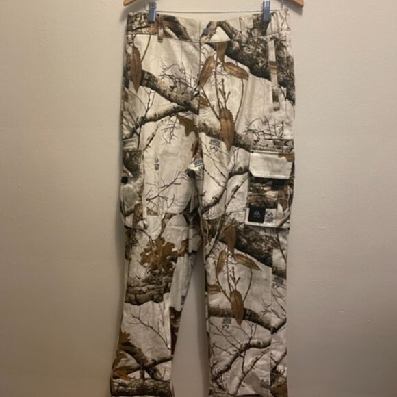 NWOT Customized Moose Knuckles baggy cargo pants in Realtree Edge